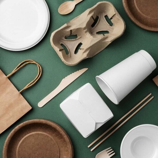 Vienreizējie trauki un salvetes